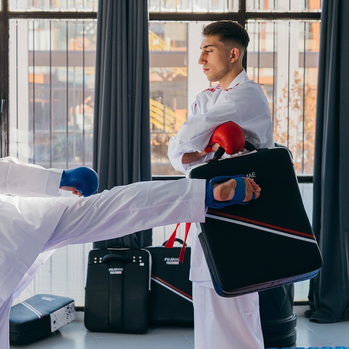 Scudo Ricurvo Low Kick Pro Series - Fight Club Store