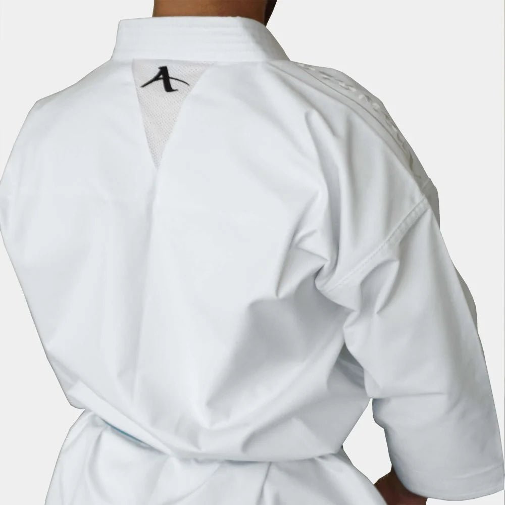 Achteraanzicht van de Arawaza Black Diamond elite karategi WKF, goedgekeurd voor kata-wedstrijden
