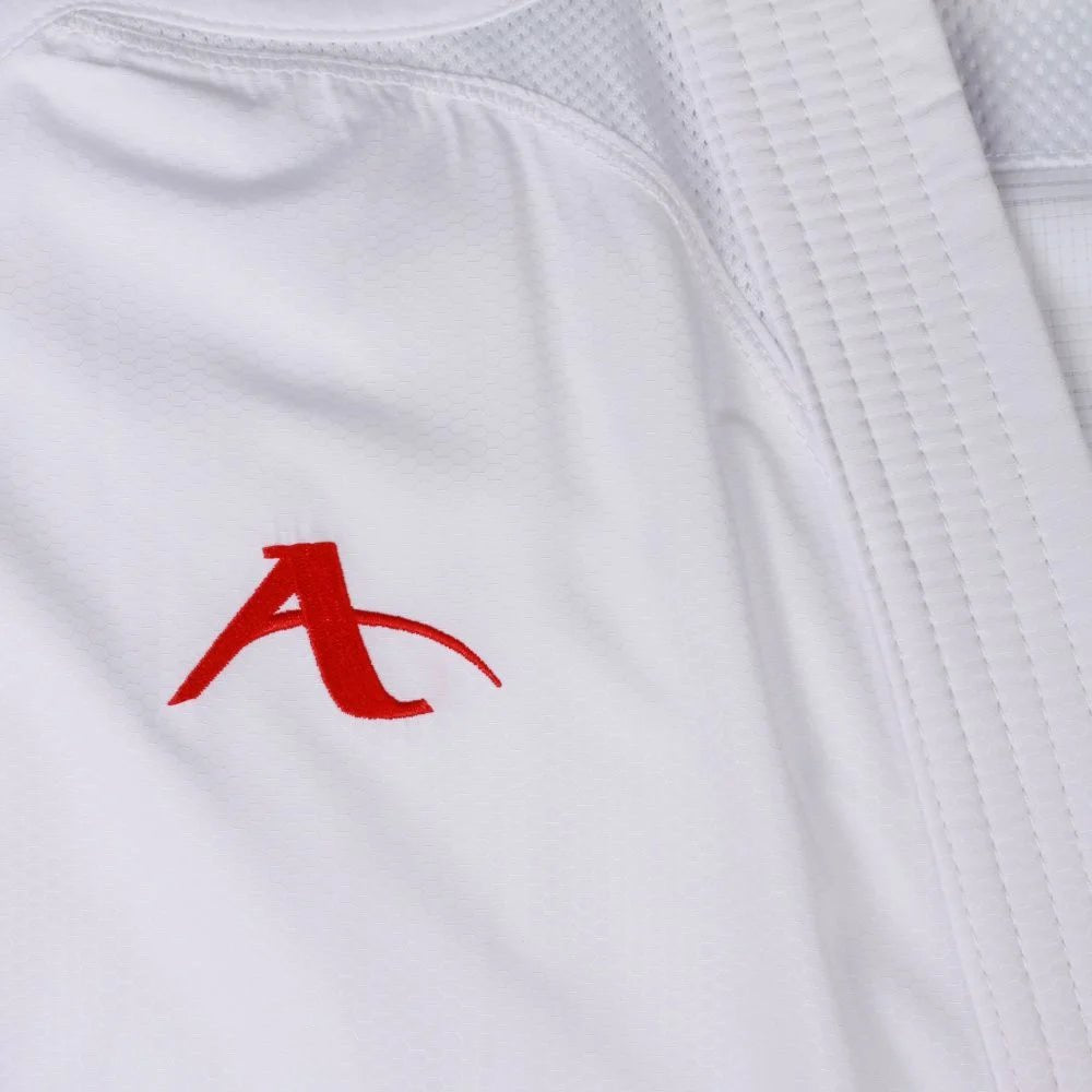 Detail of the Arawaza logo embroidered in red thread on the chest