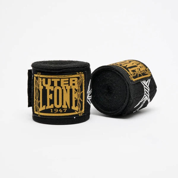 Coppia di bendaggi LEONE x IUTER Barbed Wire arrotolati con dettaglio dell'etichetta oro