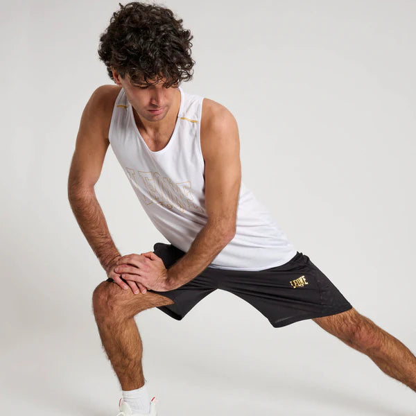 Particolare ravvicinato del tessuto tecnologico microforato bianco Leone 1947