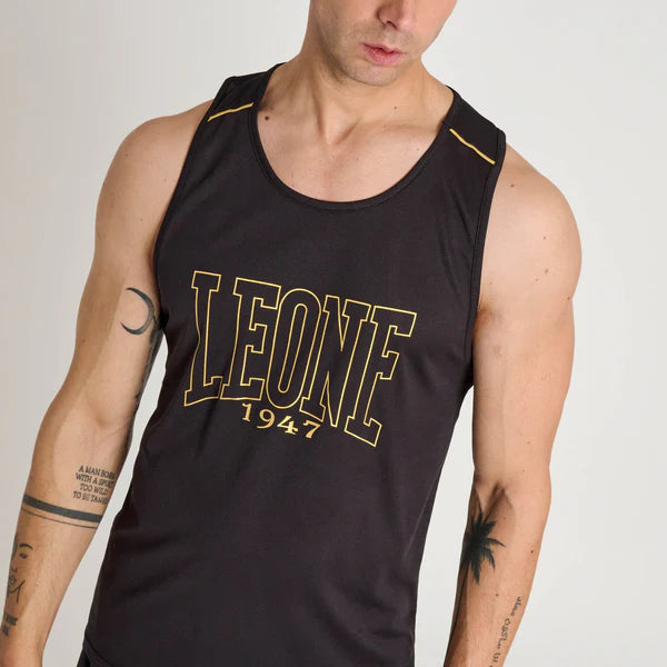 Vista frontale della canotta tecnica nera Leone 1947 DNA con trama microforata