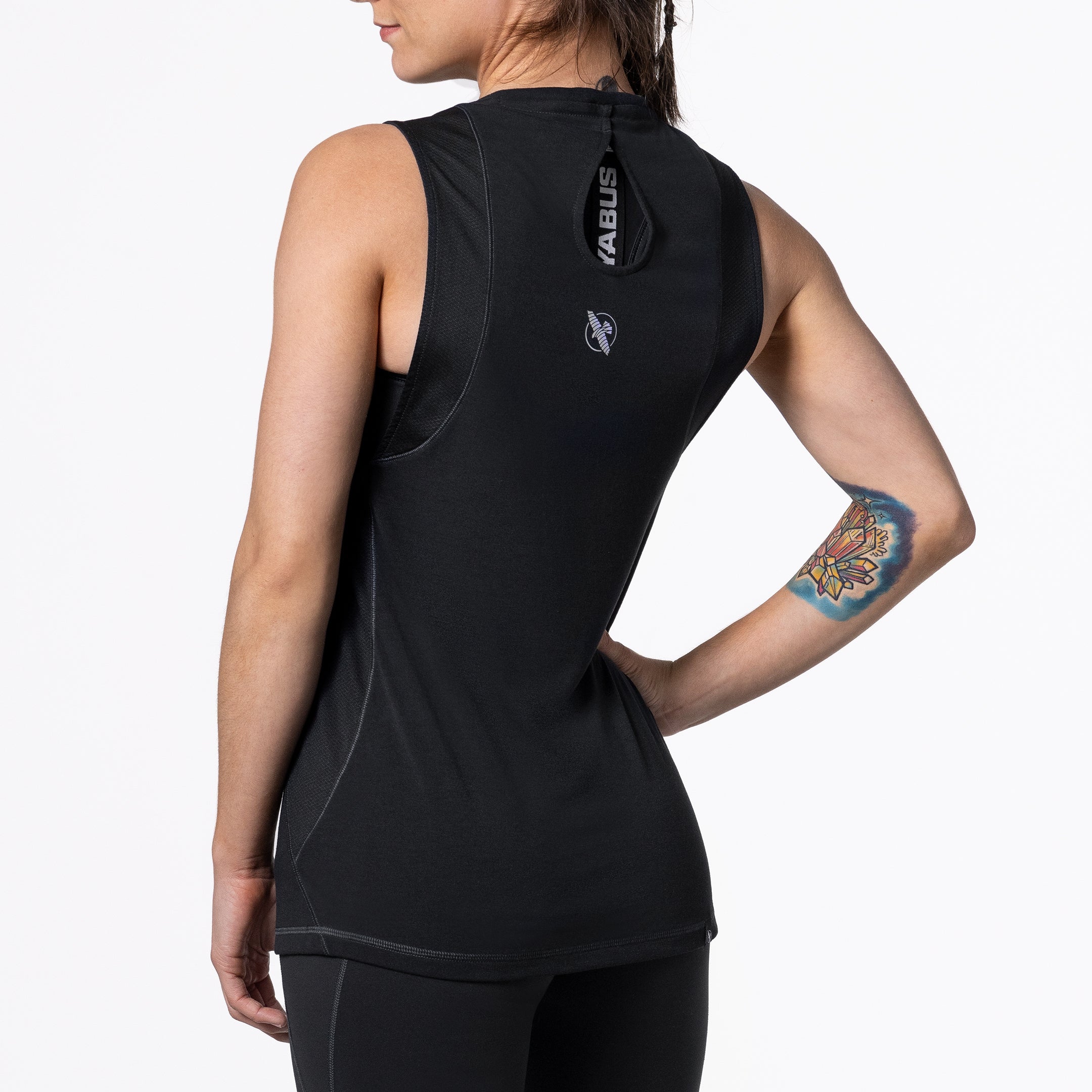 Vista posteriore racerback della canotta donna Hayabusa nera con pannelli in mesh