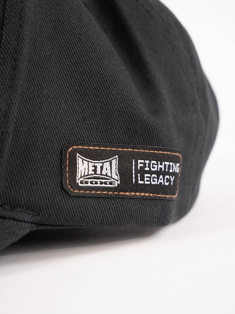 Vista posteriore del cappellino Metal Boxe con clip di regolazione in metallo