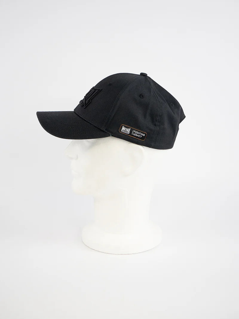 Dettaglio laterale del cappellino Metal Boxe con patch tessile Fighting Legacy