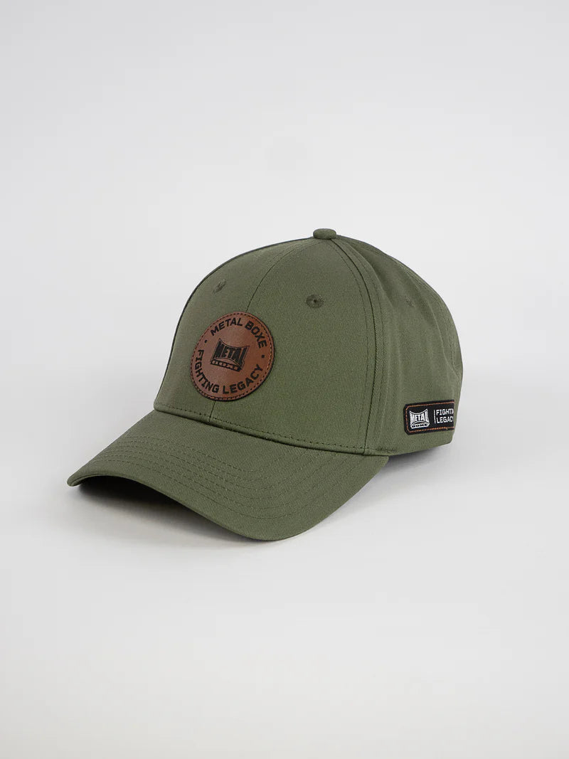 Vista frontale del cappellino Metal Boxe verde con ricamo 3D nero