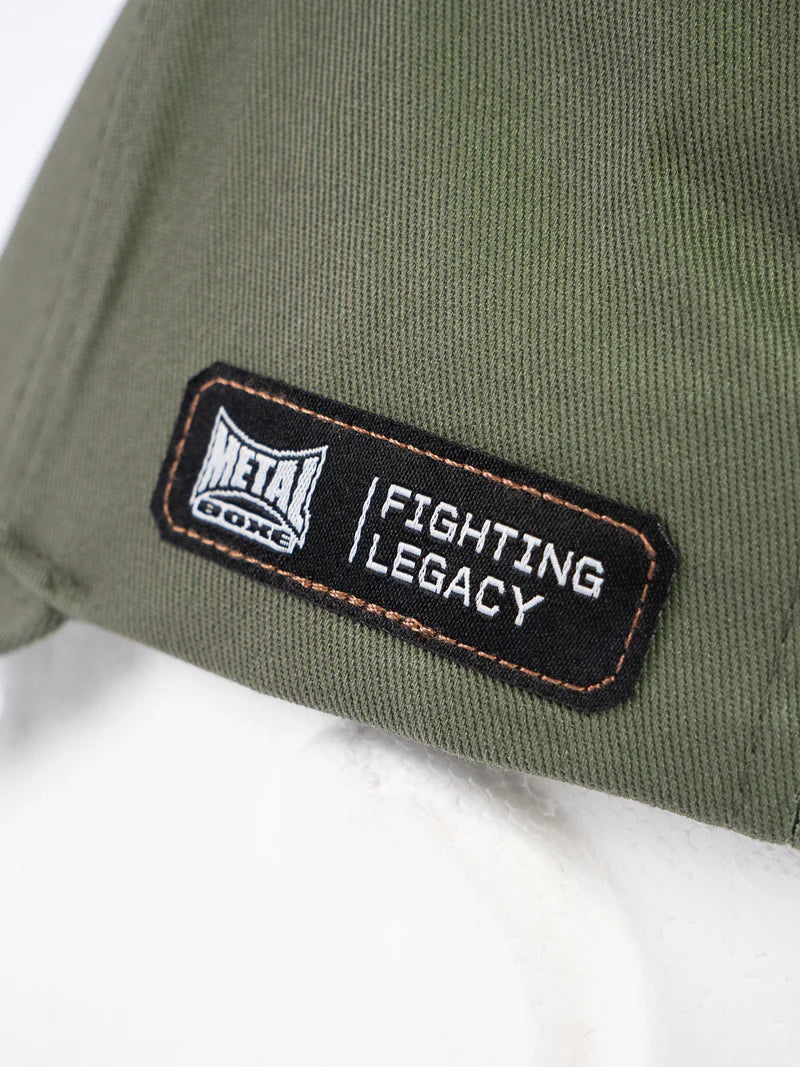 Dettaglio della chiusura posteriore regolabile del cappellino Metal Boxe verde