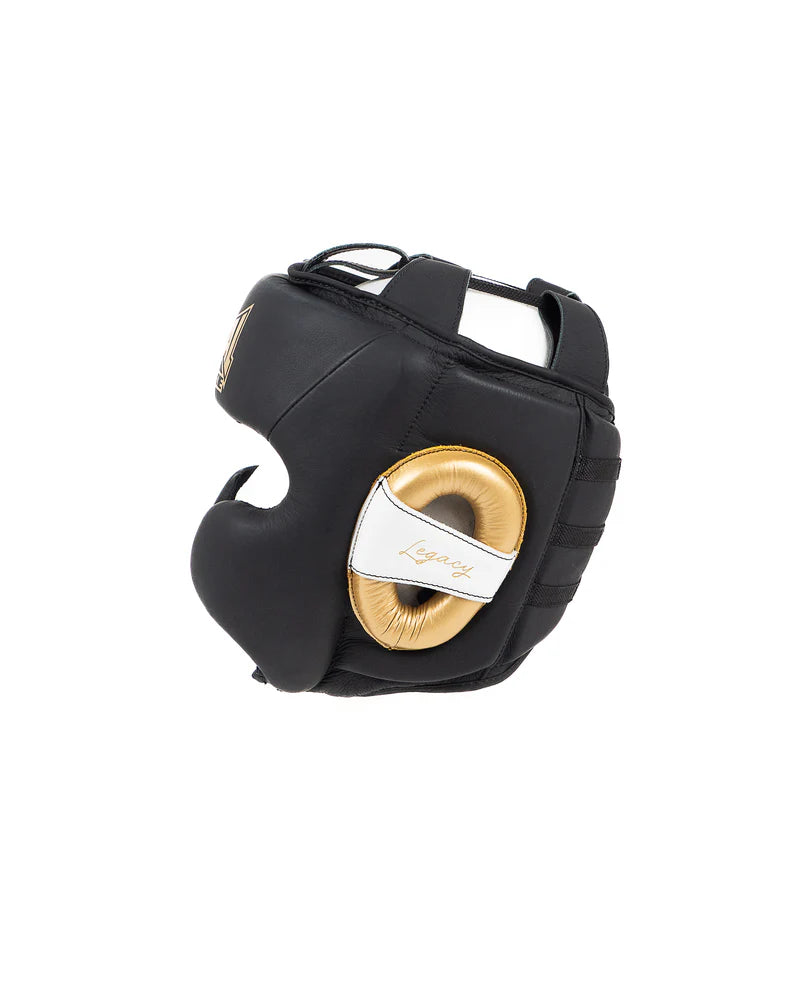 Vista laterale del caschetto Metal Boxe Legacy, dettaglio della pelle e delle finiture oro