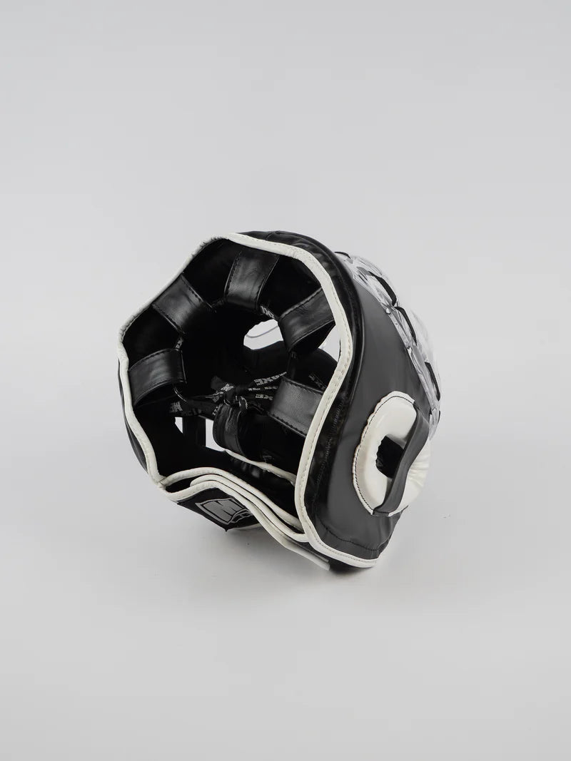 Vista posteriore del caschetto Metal Boxe con chiusura a velcro e lacci sulla calotta