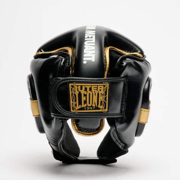 Dettaglio posteriore del casco LEONE x IUTER con robusta chiusura a velcro regolabile