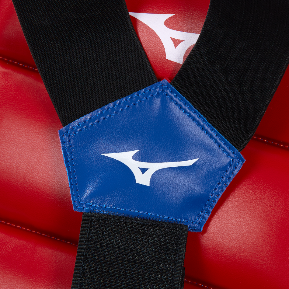 Dettaglio del sistema di allacciatura e bretelle posteriori del corpetto Mizuno.