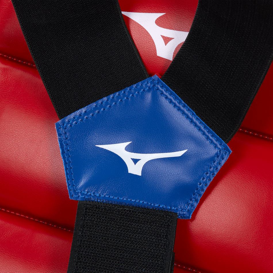Detalj av snörningssystemet och de bakre banden på Mizuno-kroppen.