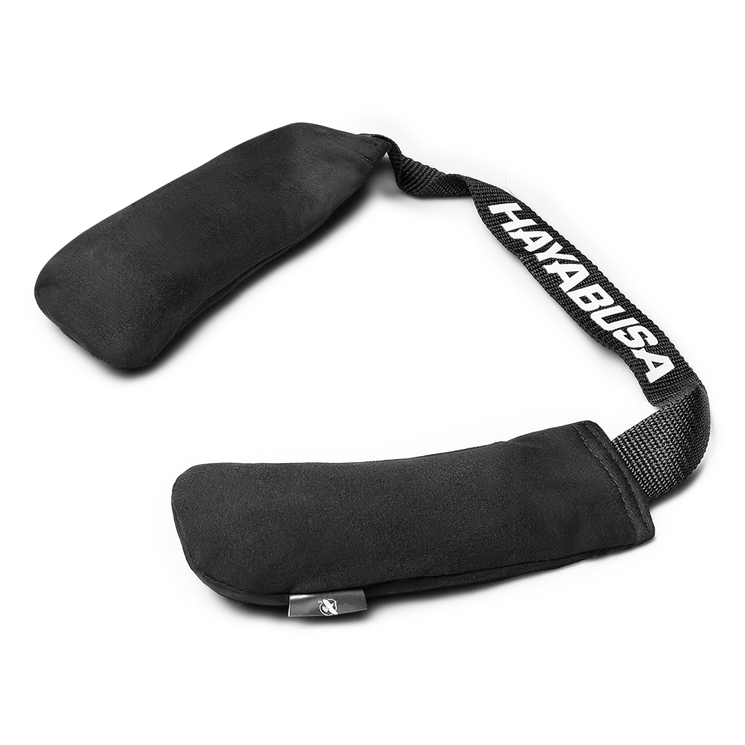 Coppia di deodoranti per guantoni Hayabusa neri collegati da cinturino, vista frontale