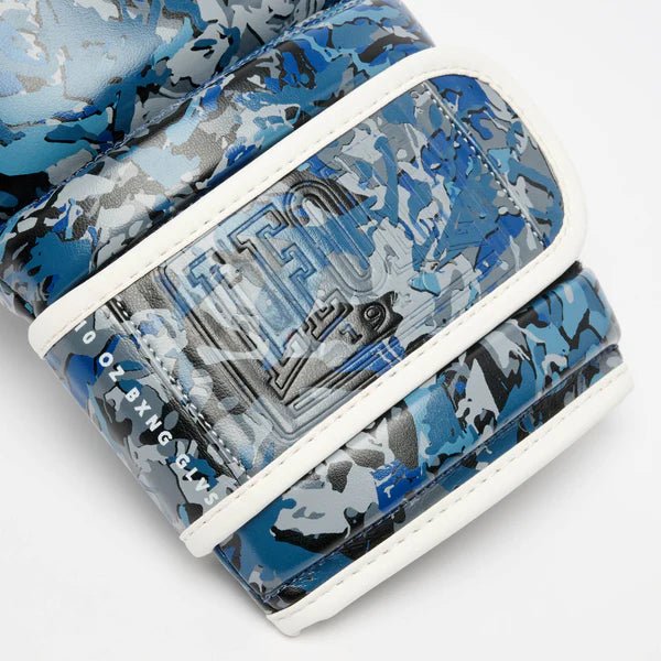 Detail of the robust velcro closure system on the wrist of the LEONE Urban Fighter Camo Ice glove