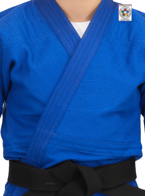 Detaliu al etichetei IJF Approved pe Judogi Blu Daedo 750g