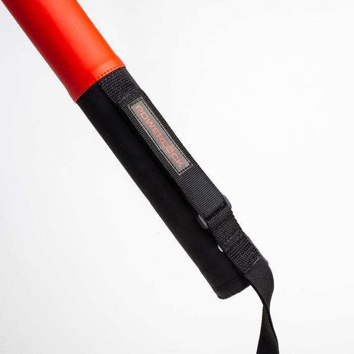 Dettaglio del sistema di chiusura Powerlock con cinturino sui bastoni da allenamento Everlast.