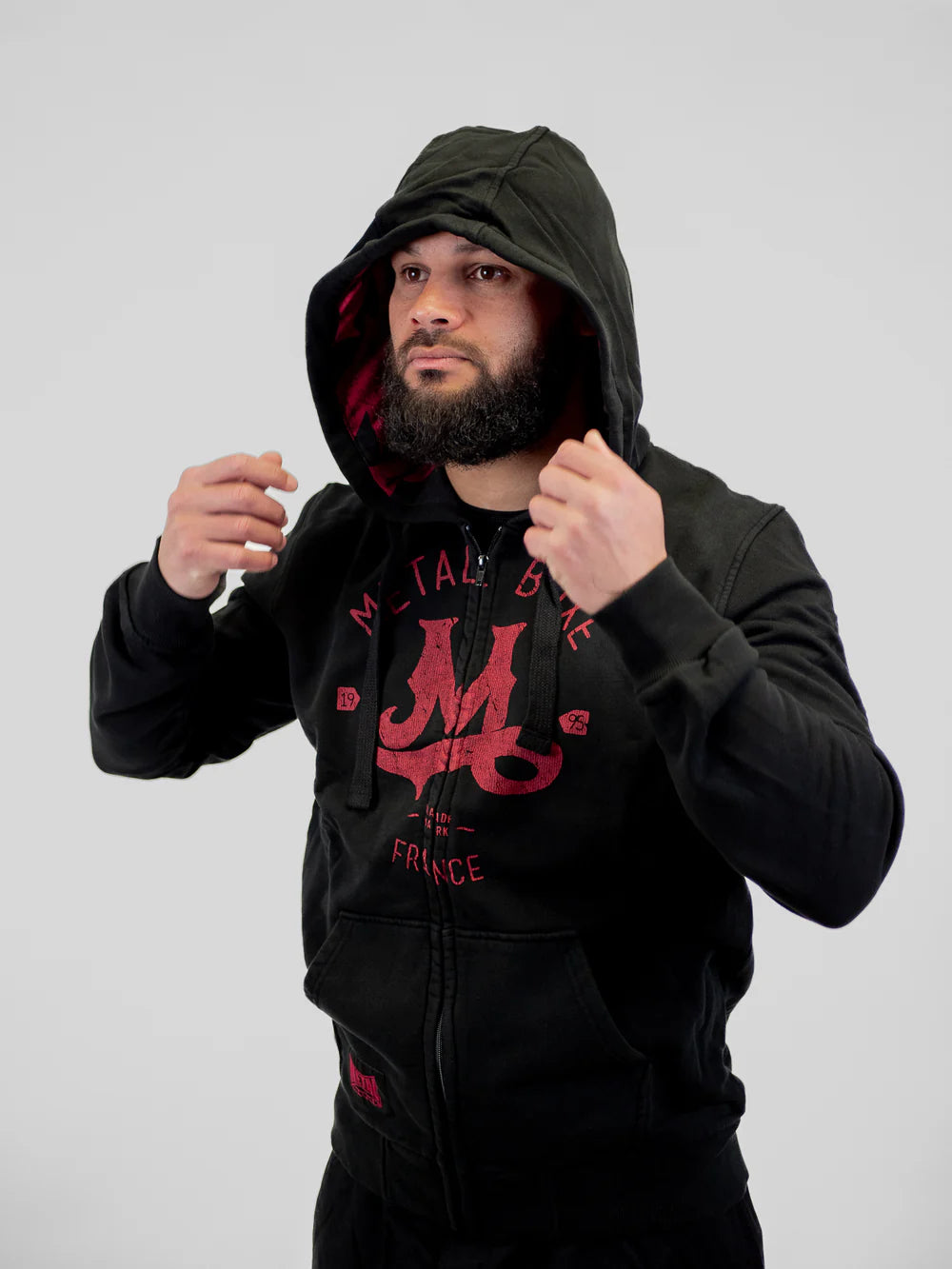 Dettaglio del cappuccio e del tessuto in cotone della felpa professionale Metal Boxe