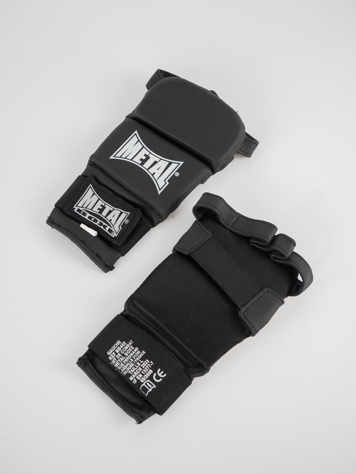 Vista posteriore guanti Metal Boxe Ju Jitsu neri, dettaglio stabilità del polso