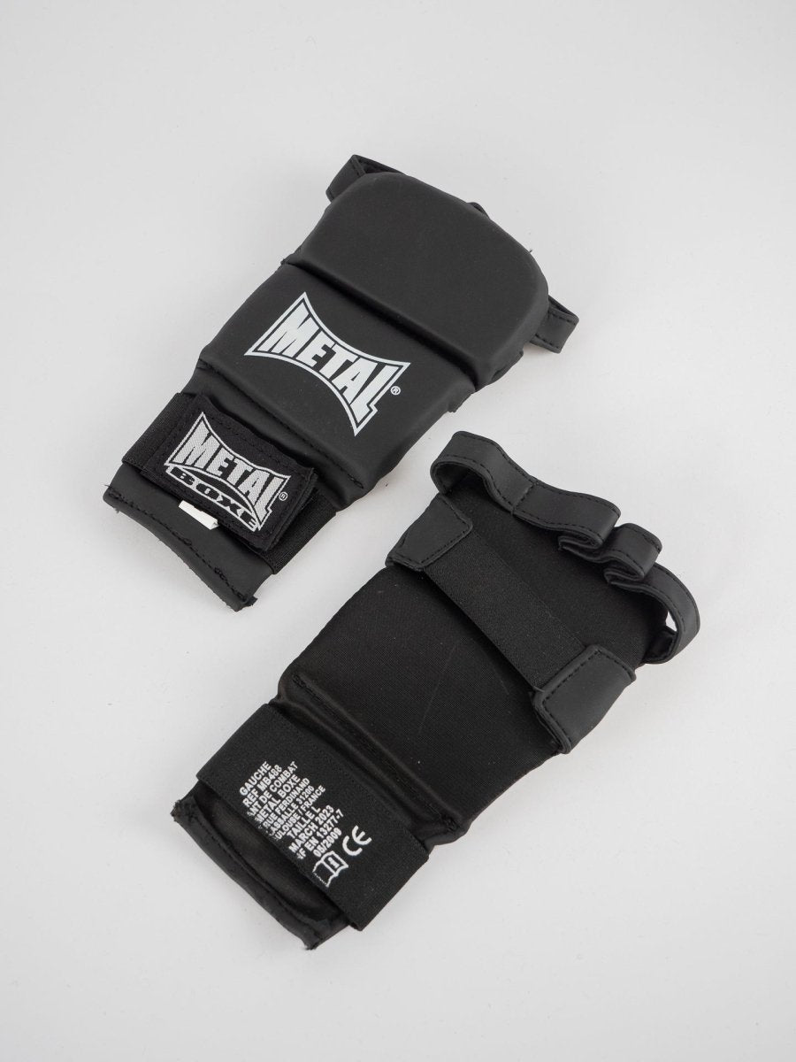 Vue arrière des gants noirs Metal Boxing Ju Jitsu, détail de stabilité du poignet