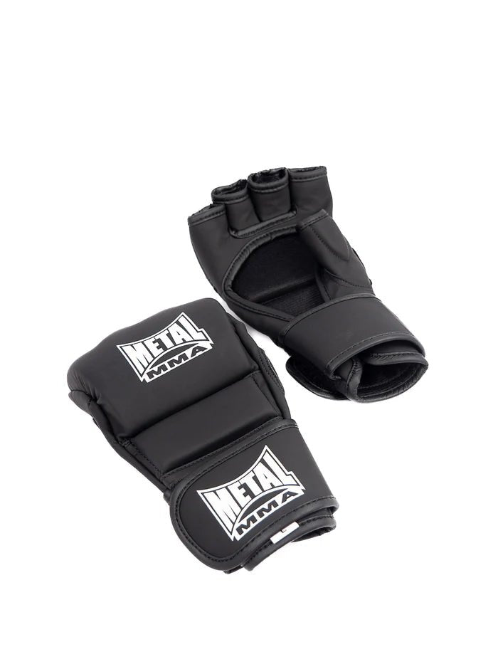 Vy över handflatan av The Claw MMA Metal Boxningshandskar, detalj av det elastiska och kardborrstängningssystemet