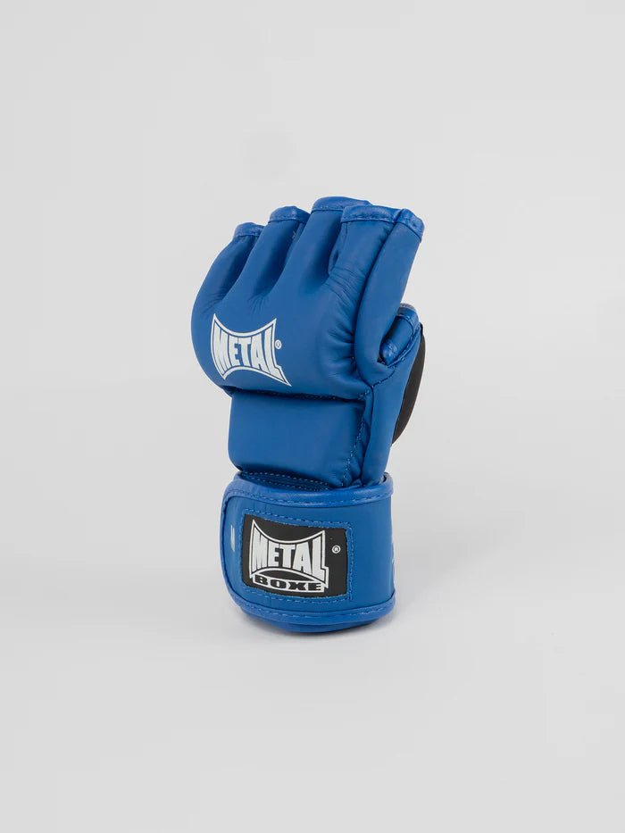 Luvas azuis de MMA com vista lateral, foco na proteção reforçada do polegar