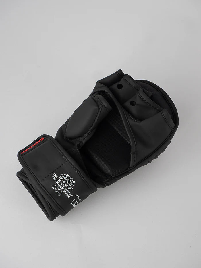 Vista del palmo dei guanti MMA sparring Metal Boxe, dettaglio libertà di movimento per grappling