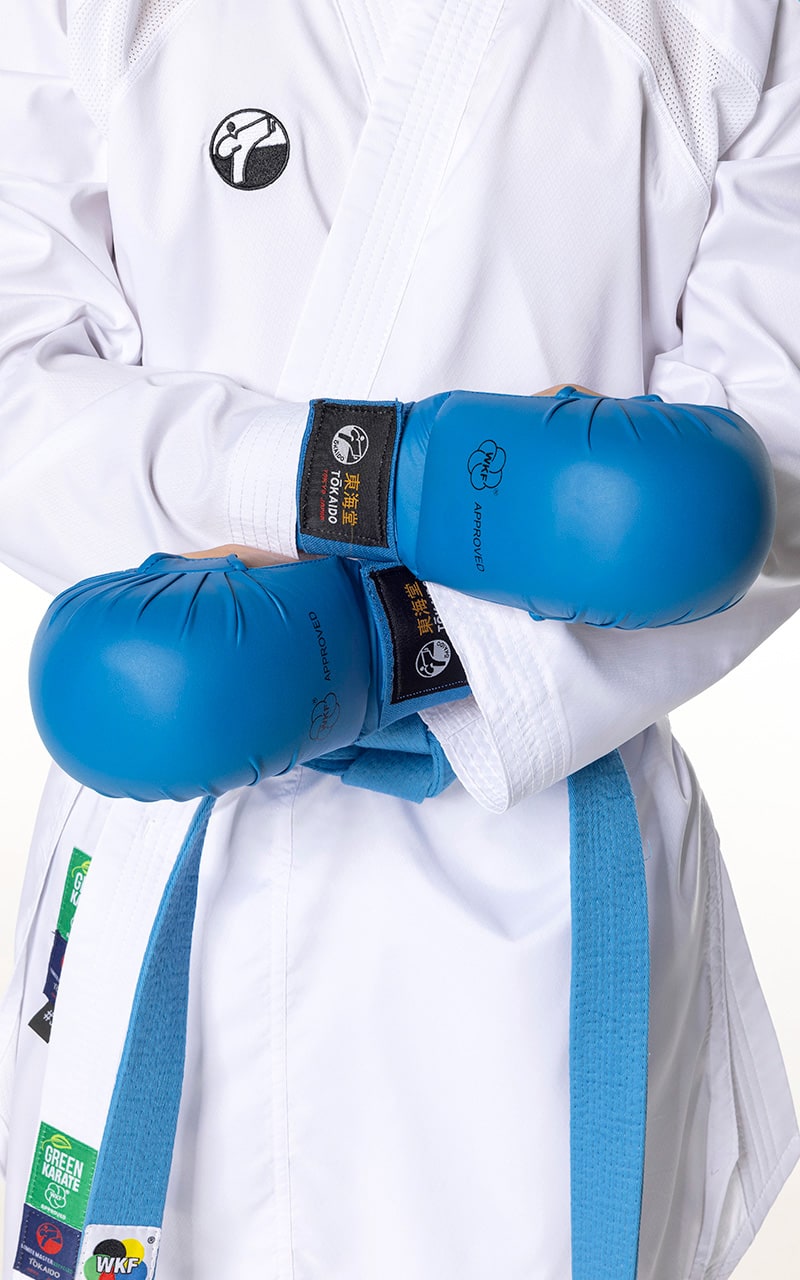 Guantini da Karate Tokaido omologati WKF in colore blu per competizioni ufficiali di Kumite.