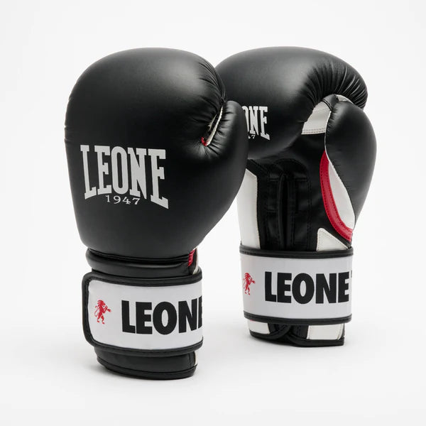 Coppia di guantoni da boxe LEONE Stripe '47 neri con grafica bianca iconica