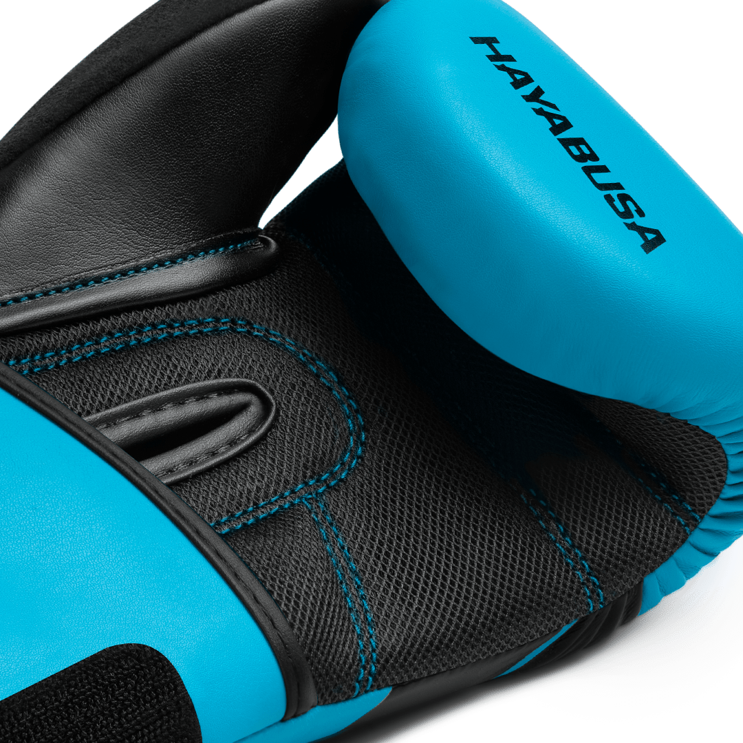 Vue simple du gant de boxe Hayabusa S4 bleu clair pour enfant en cuir technique