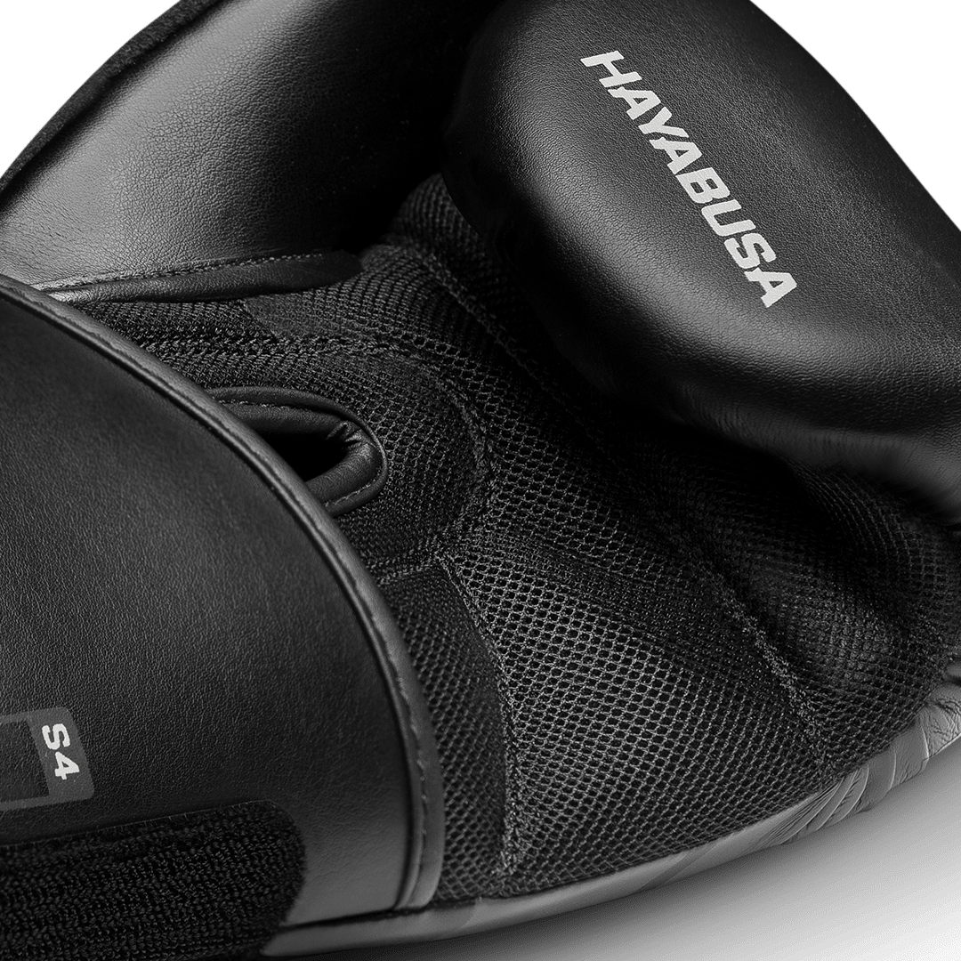 Vue latérale du gant enfant noir Hayabusa S4 avec support de poignet