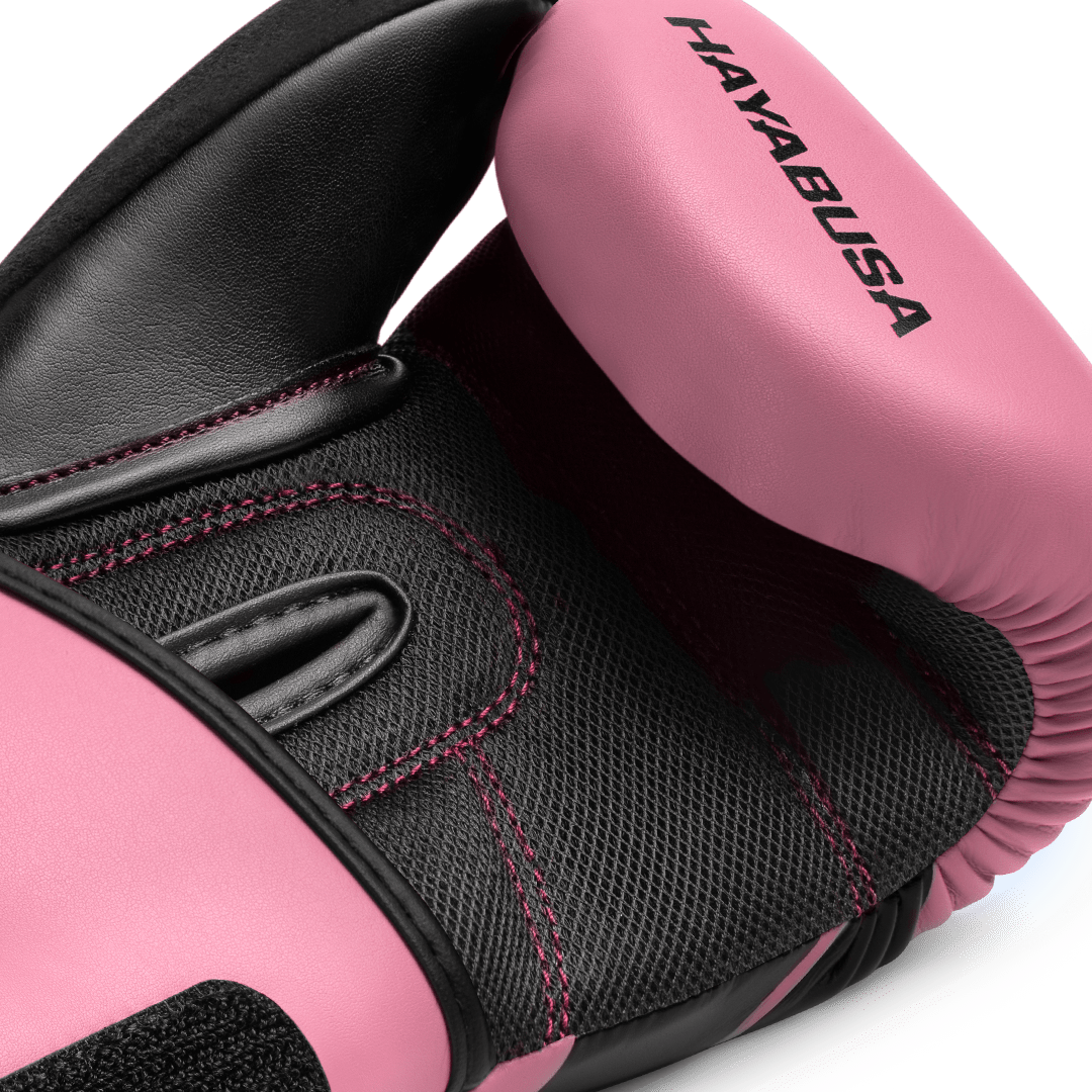 Détail technique du gant rose Hayabusa S4 pour fille avec pouce ergonomique