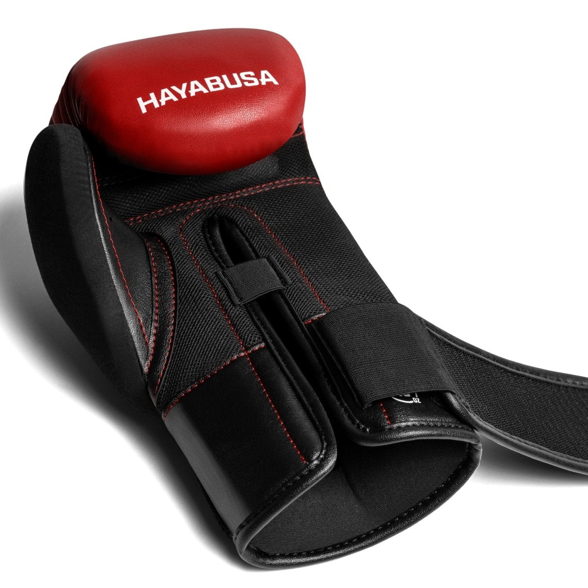 Nahaufnahme des offenen elastischen Verschlusses des roten Hayabusa E1-Handschuhs