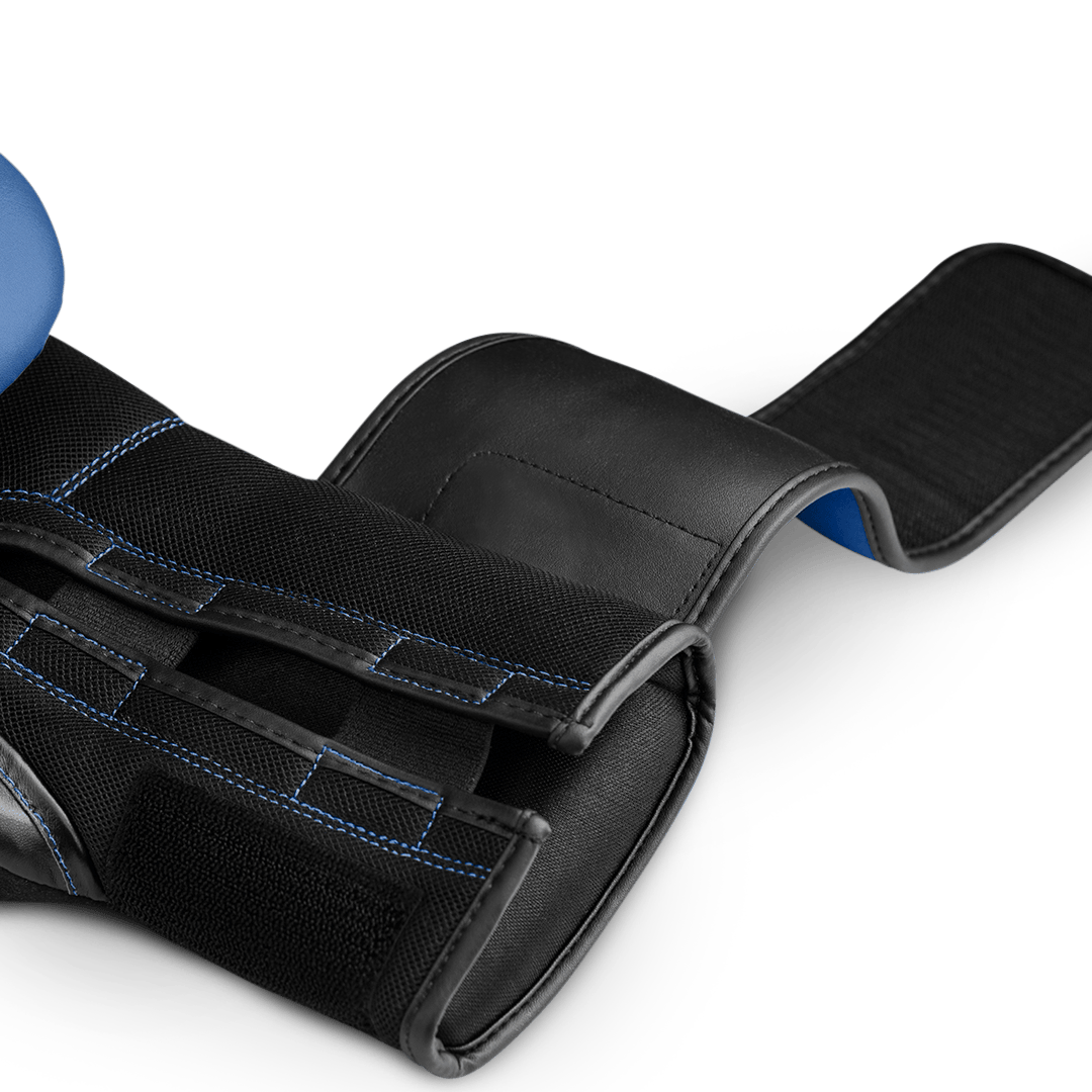 Dettaglio della chiusura singola dei guantoni blu Hayabusa S4