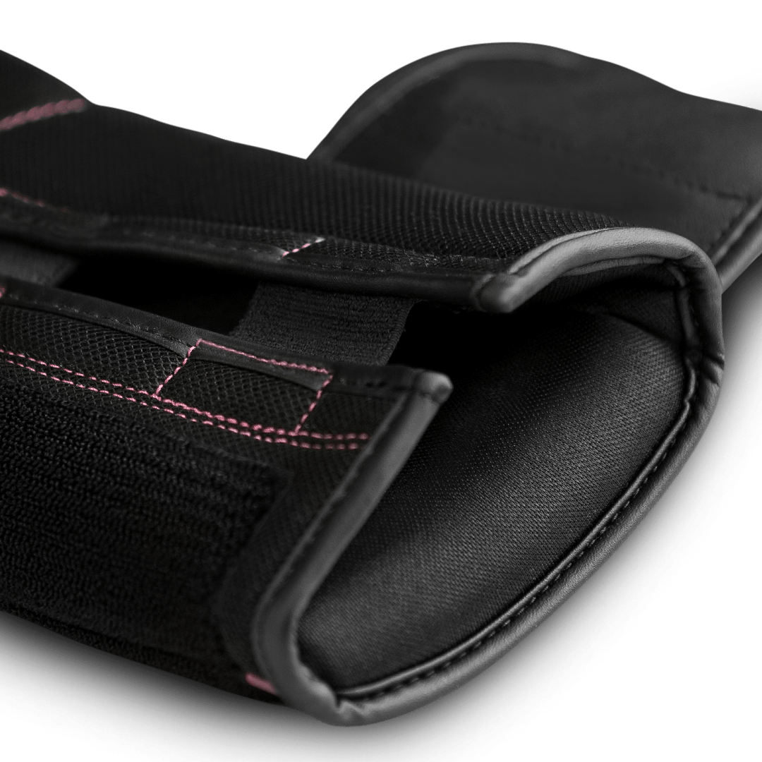 Primo piano del cinturino del guantone rosa Hayabusa S4