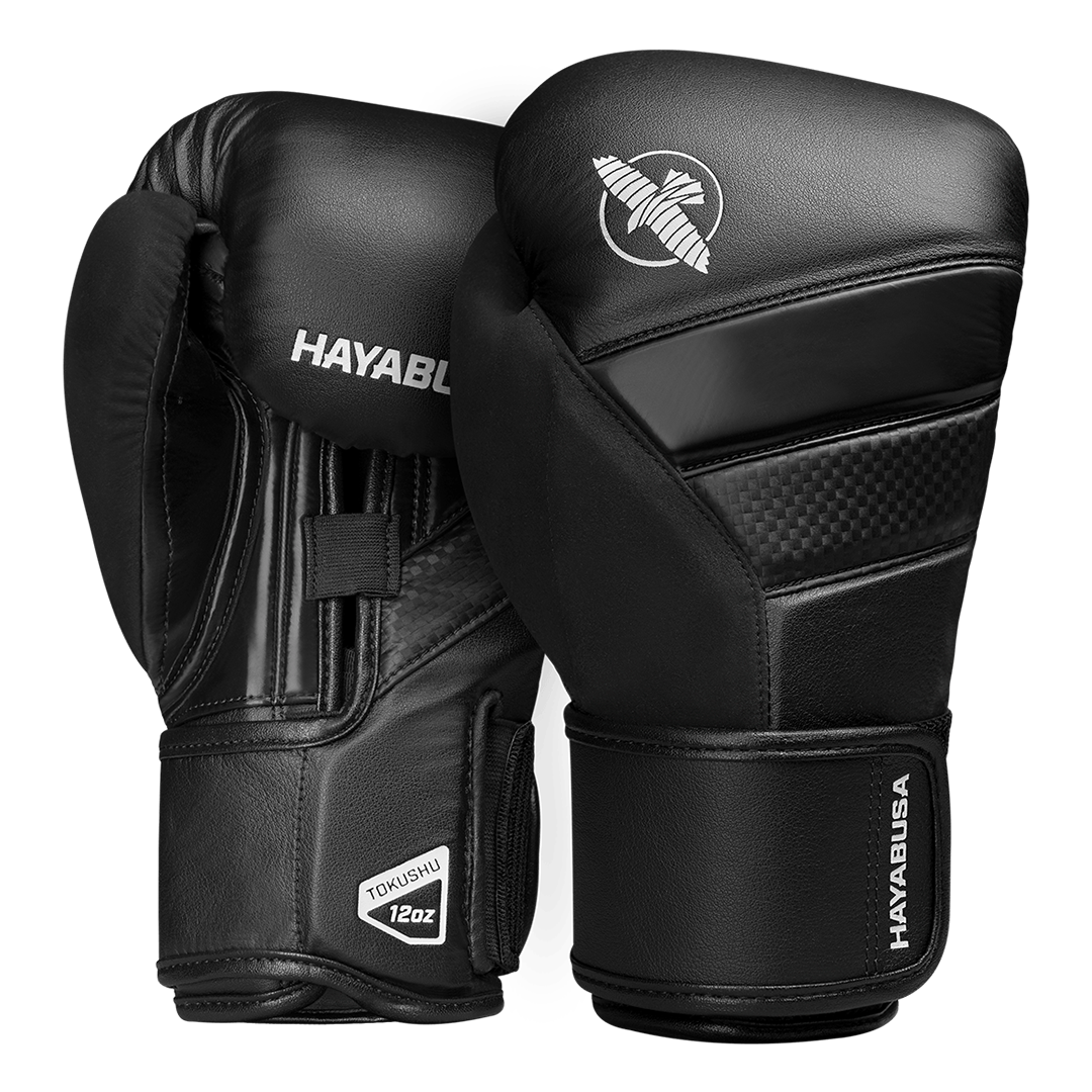Ett par helt svarta Hayabusa T3 boxningshandskar.