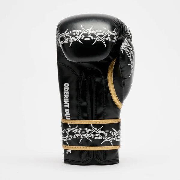 Profilo del guantone LEONE x IUTER con dettaglio del pollice attaccato e finiture dorate