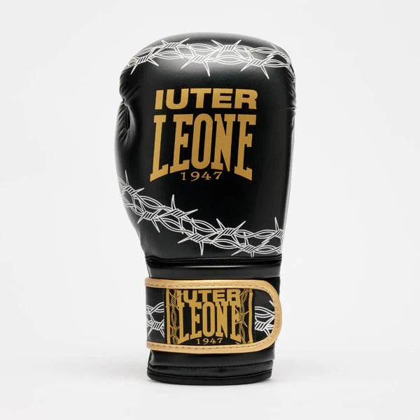 Vista frontale del guantone LEONE x IUTER che mostra il logo gold e la protezione nocche