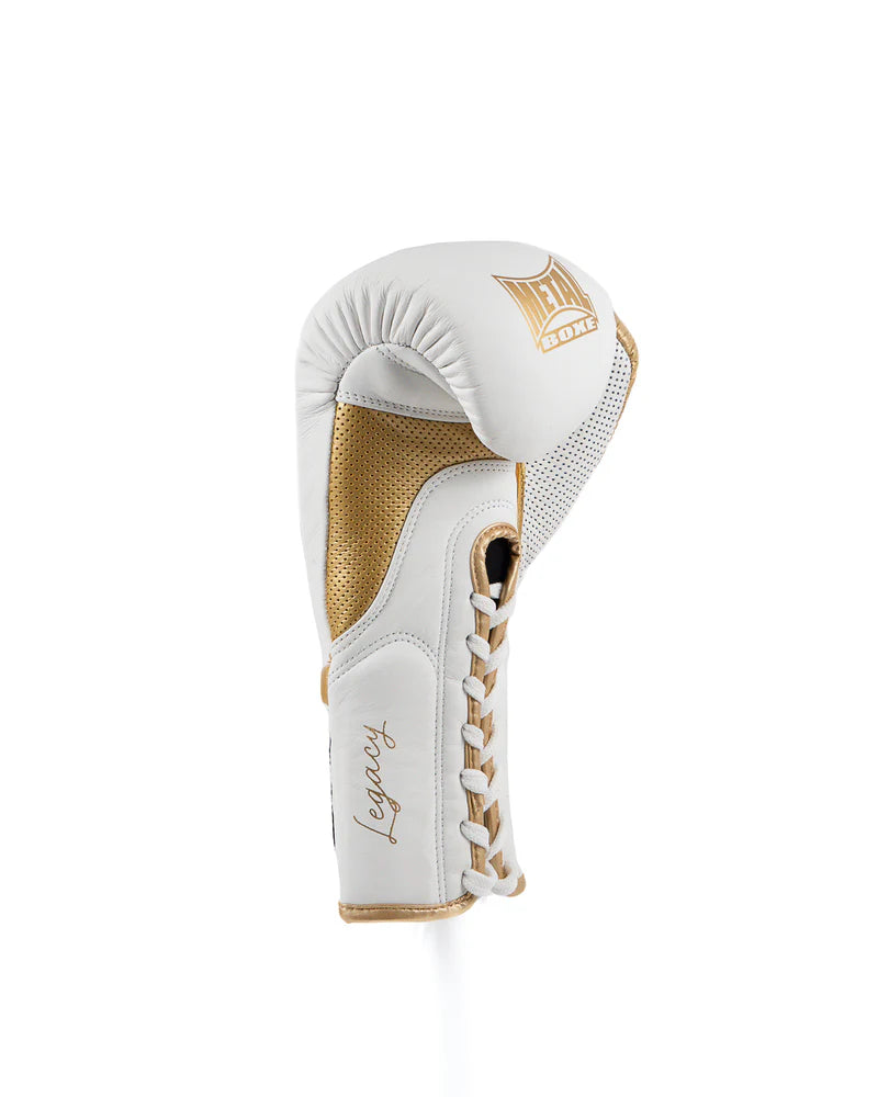 Profilansicht des weißen Metal Boxing Legacy-Rosshaarhandschuhs mit Schnürverschluss