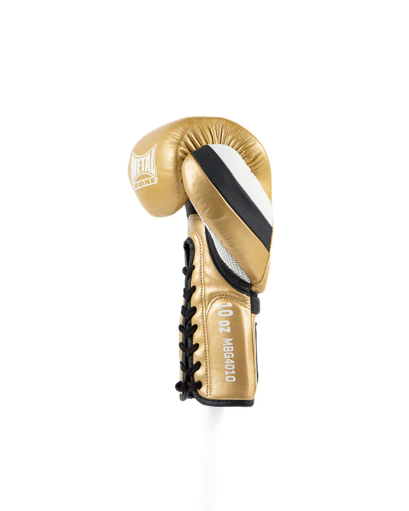 Dettaglio singolo guantone Metal Boxe Legacy oro, finitura di lusso