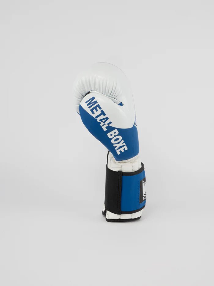 Detalle de la manga protectora larga de los guantes Savate azules