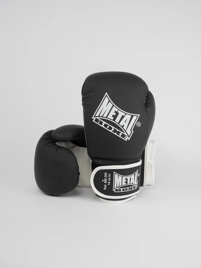 Vista frontale guantoni Metal Boxe MB200 nero, design classico ed ergonomico