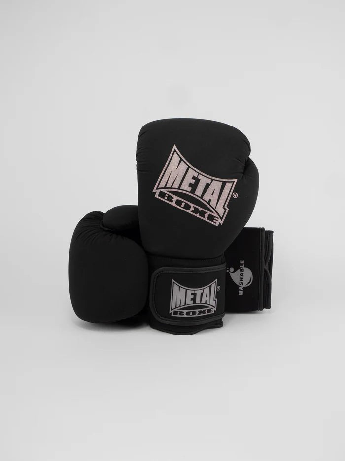 Vista frontal de luvas de boxe metálicas de microfibra laváveis pretas