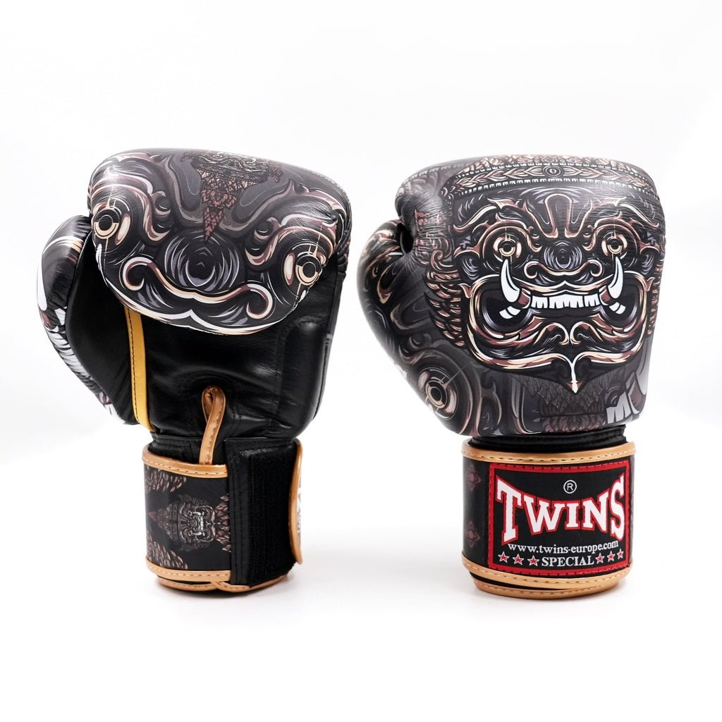 Sidovy av Twins Special Fantasy Series-handskar med thailändsk Yaktai-design.