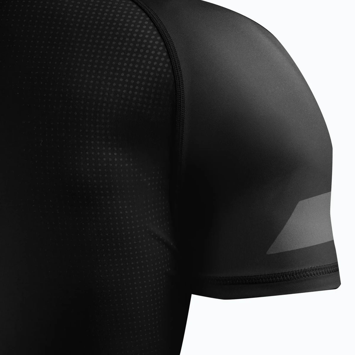 Schwarzer Hayabusa Kompressions-Rashguard mit seitlicher Passform.