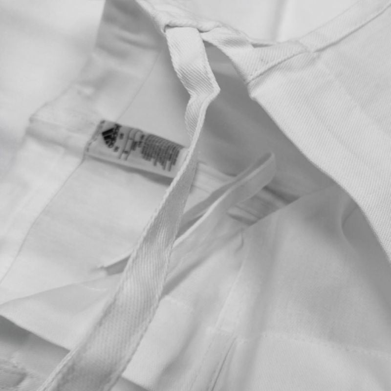 Judogi Adidas Omologato Fijlkam J250 con cintura bianca