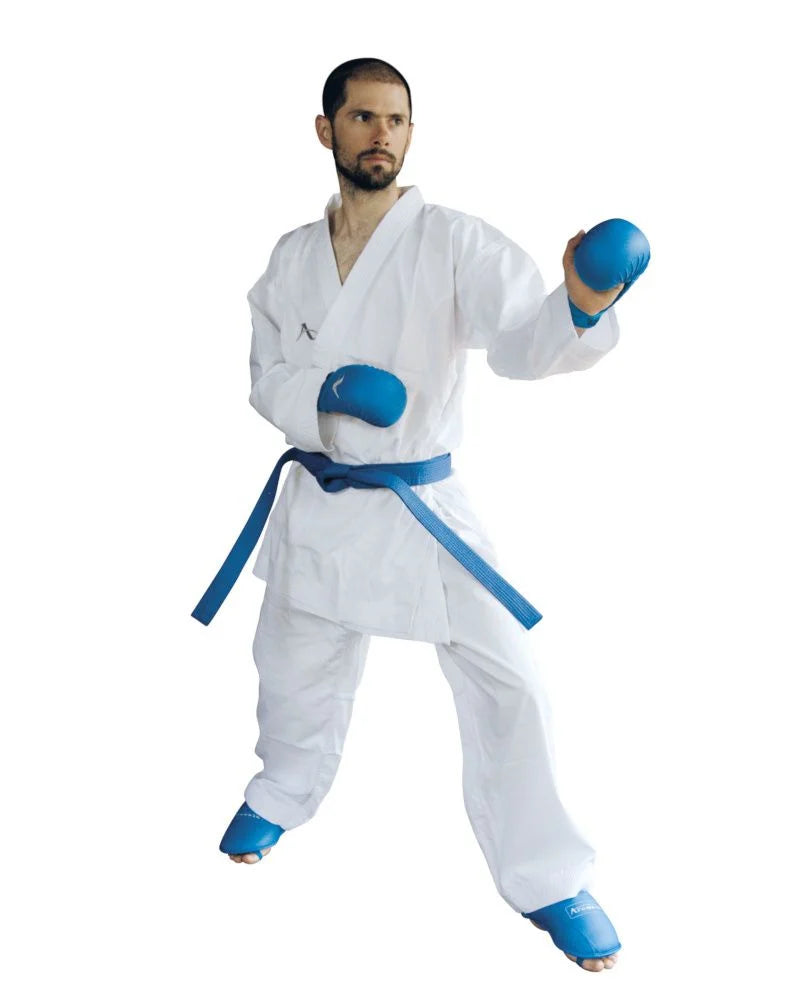 Vista frontale del karategi Arawaza Kumite Deluxe omologato WKF per competizioni ufficiali