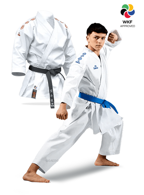 Karategi Daedo Kata Premier League WKF wit met dubbele jas vooraanzicht.