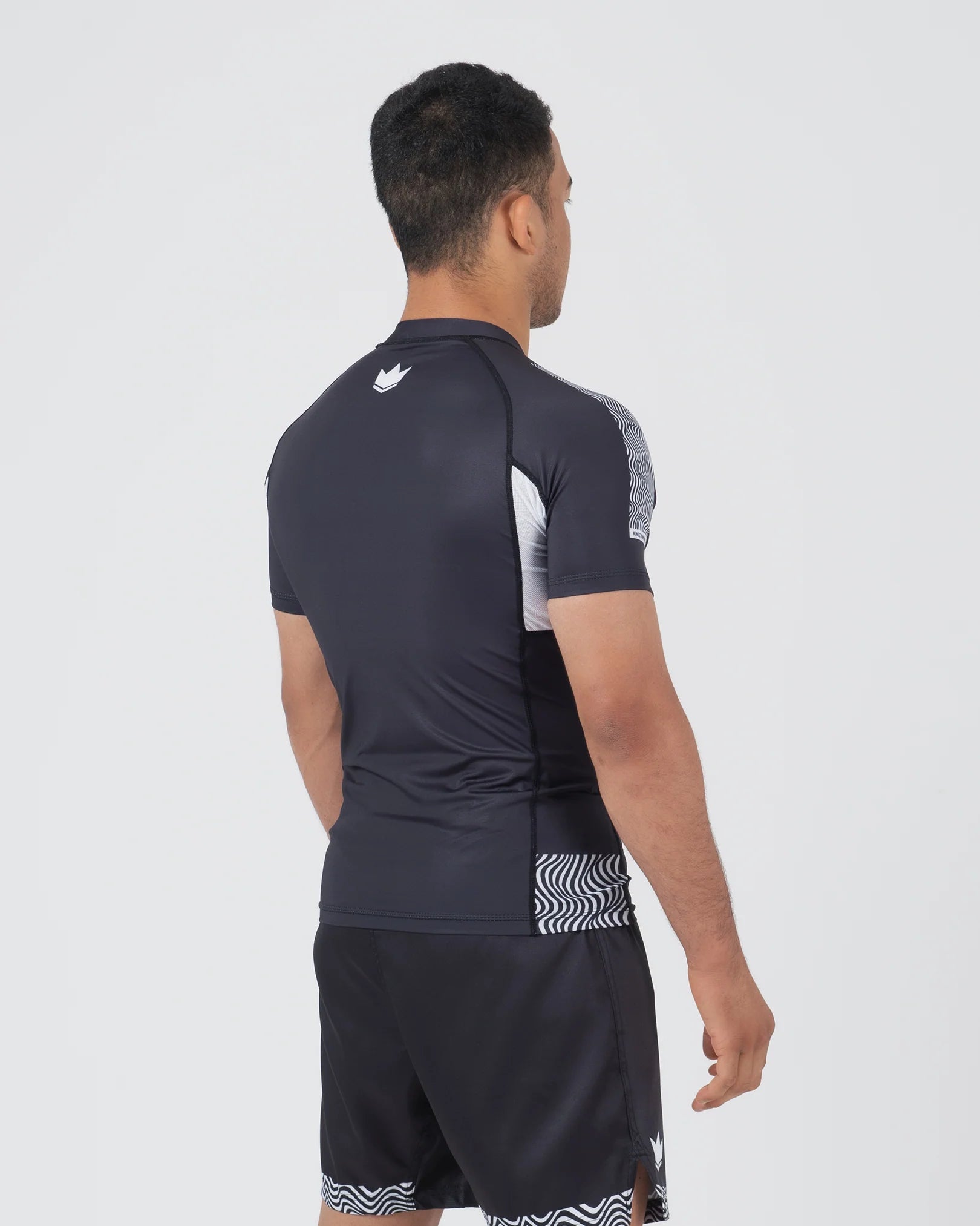 Vista posteriore della rashguard Kingz Flow con grafiche interamente sublimate