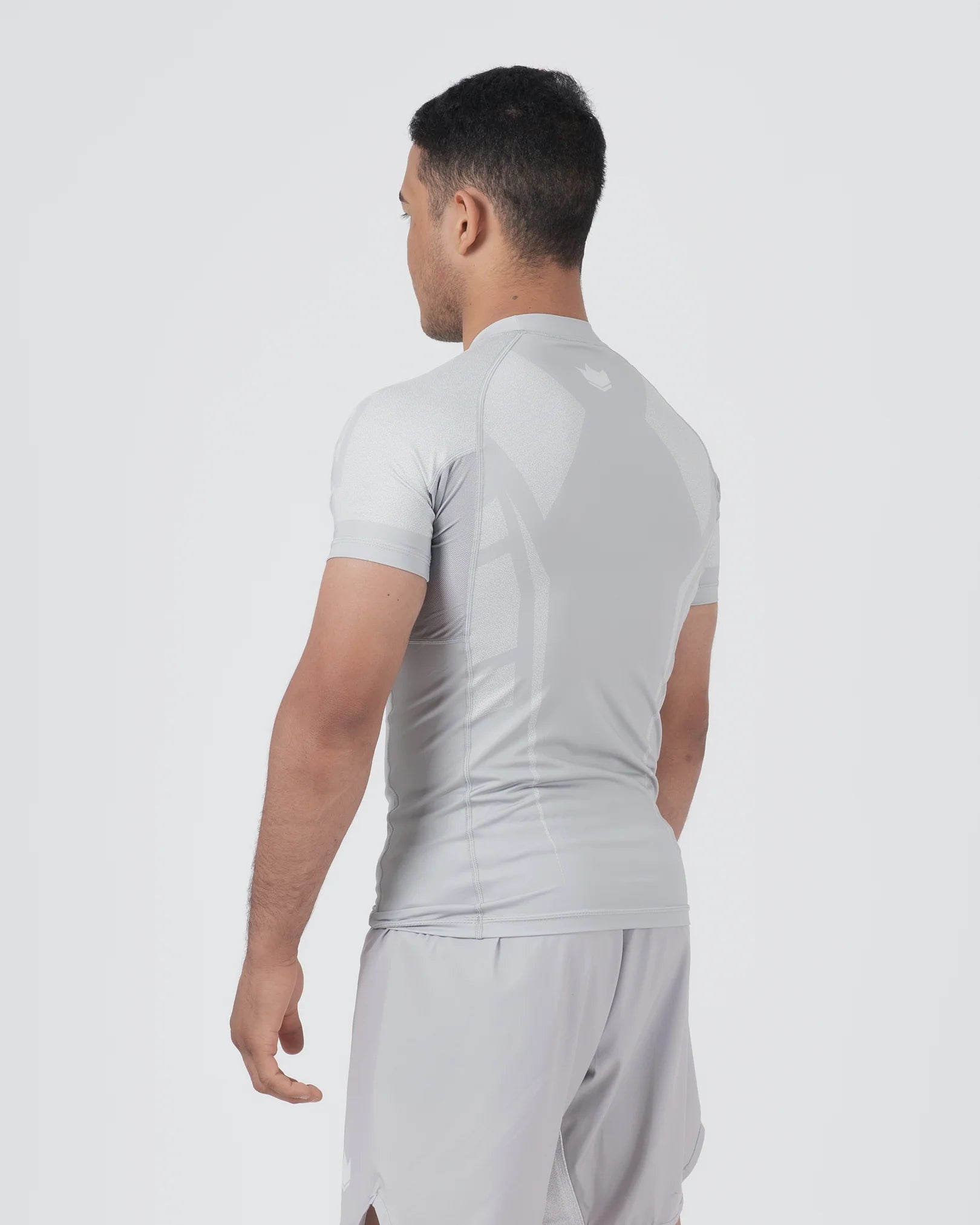 Vista posteriore della rashguard Kingz Ghost con design sublimato ad alta qualità