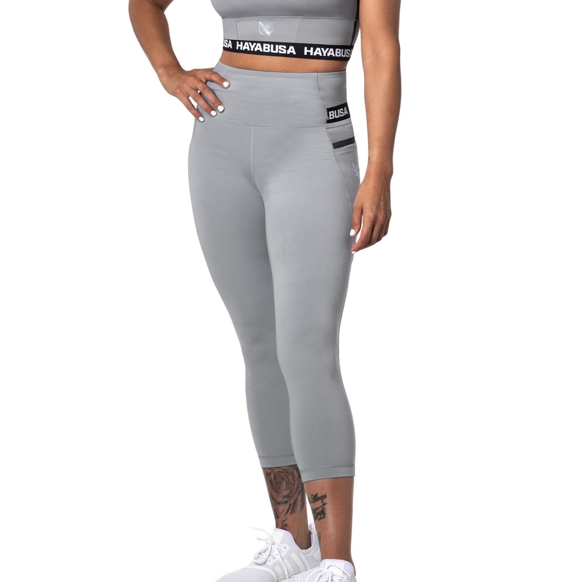 Vooraanzicht van de grijze Hayabusa High Rise dames 3/4 legging met een ergonomische pasvorm